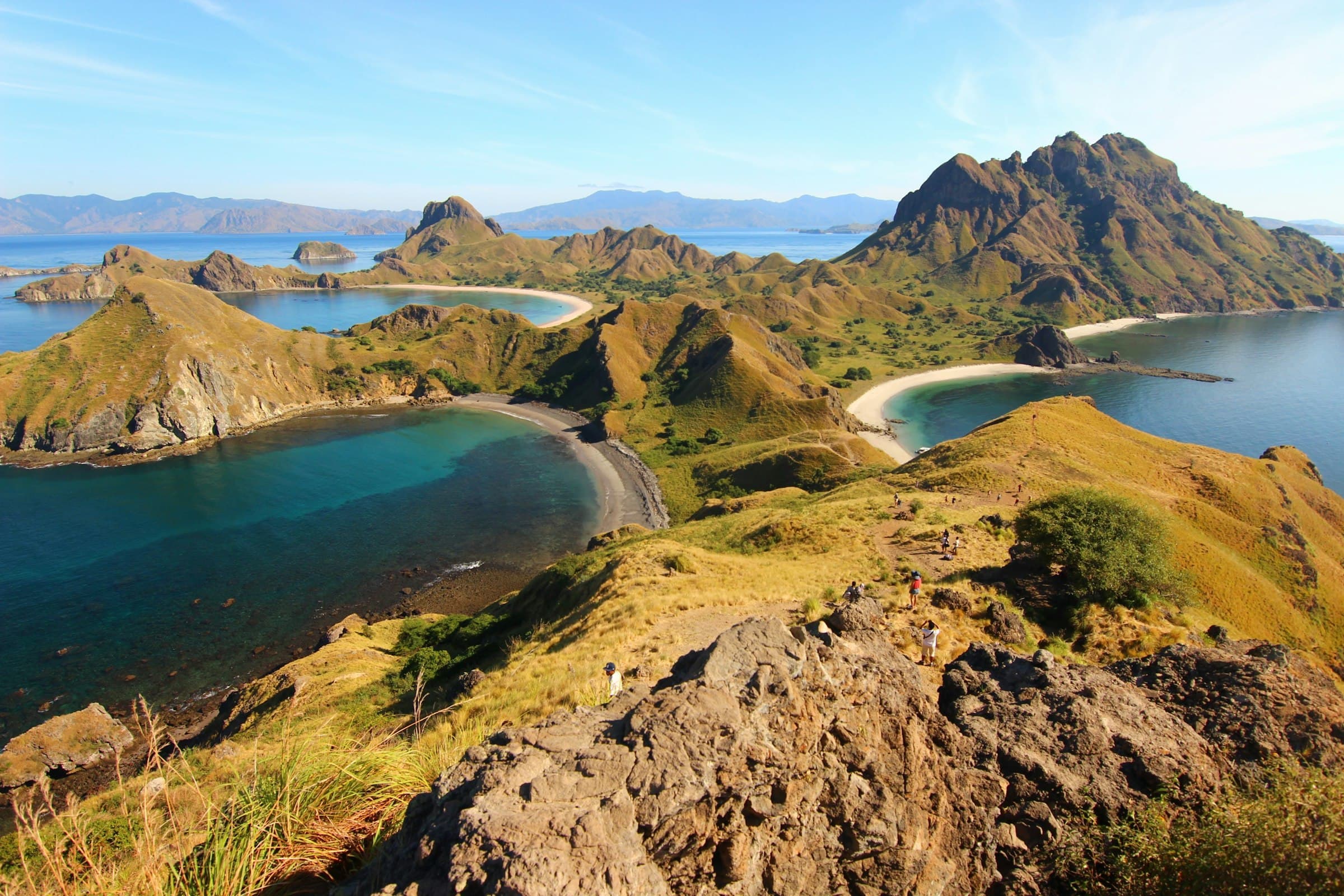 Pemandangan teluk dari puncak Pulau Padar, Labuan Bajo